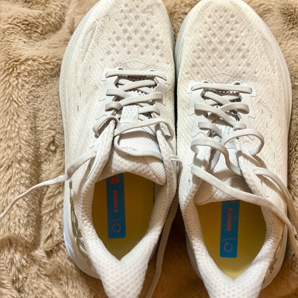 Hoka Clifton 9 wide light gray and light blue